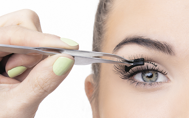 Applicera lösögomfransar