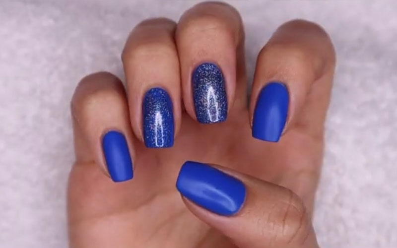 Nail Art Blue Sparkle – 10 Minute Manicure