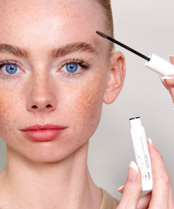 PE Brow Mascara modell