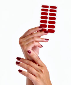 2912002 Bordeaux Dreams hand